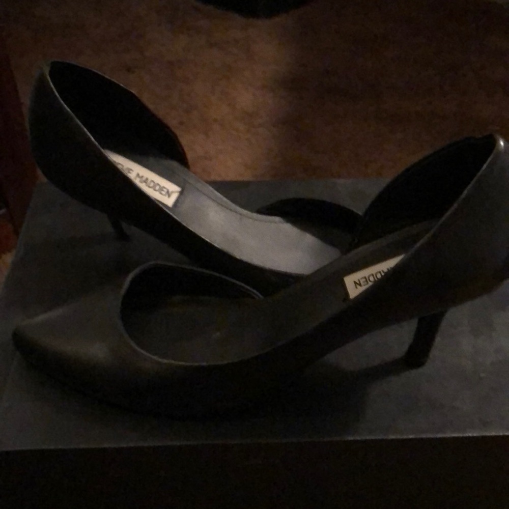 Black Steve Madden Elusive kitten heel pumps